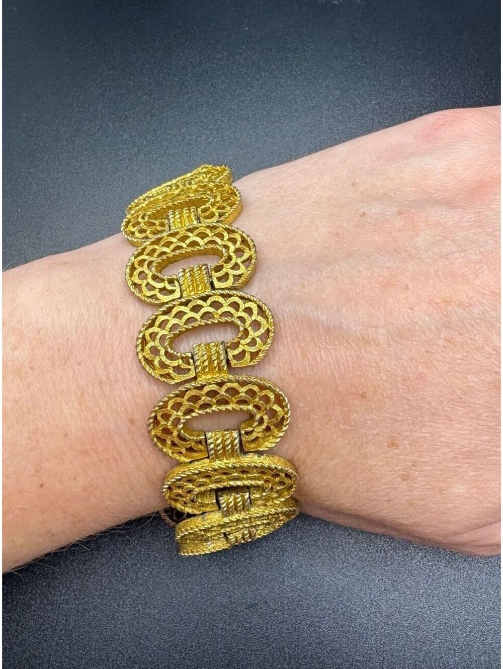Crown Trifari Signed Vintage Textured Gold Tone Filagree Link Bracelet
